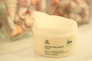 The Arbonne Intelligence Genius pads, soaked in a retinoid liquid.